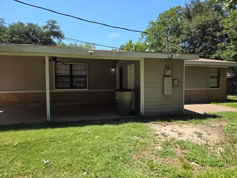 Exterior - 900 E 27th St, Bryan, TX 77803 photo 3 of 5