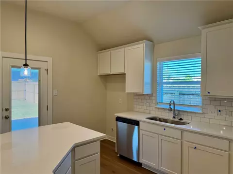 2824 Messenger Way, Bryan, TX 77802 photo 8
