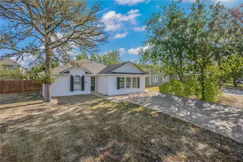 909 Fairview Ave, College Station, TX 77840