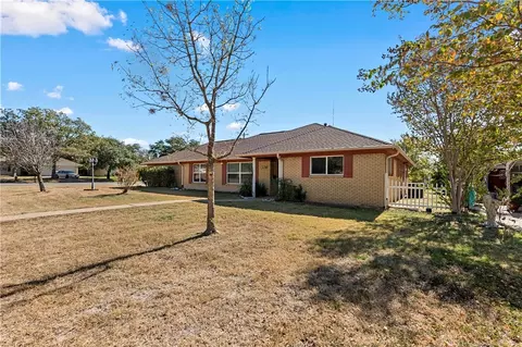 2210 Sharon Dr, Bryan, TX 77802 photo 2