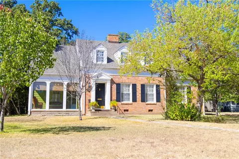 408 Brookside Dr E, Bryan, TX 77801
