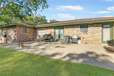 Exterior - 201 N Avenue W, Bryan, TX 77801 photo 2 of 4