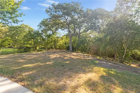 Exterior - 201 N Avenue W, Bryan, TX 77801 photo 4 of 4