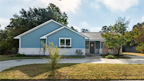 807 Lazy Ln, Bryan, TX 77802
