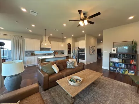 4256 Harding Way, Bryan, TX 77802 photo 2