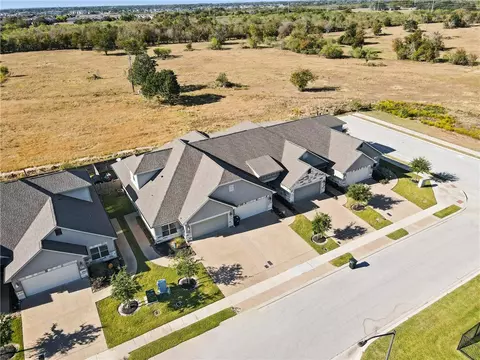 1637 Buena Vis, College Station, TX 77845