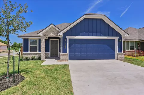 1219 Highgarden Dr, Navasota, TX 77868