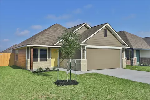 1207 Highgarden Dr, Navasota, TX 77868
