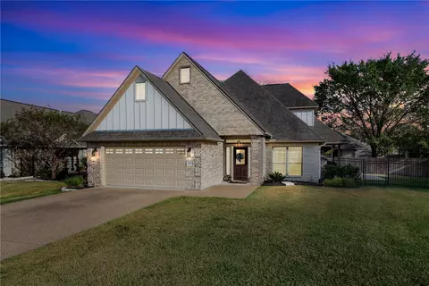1742 Creekside Cir, College Station, TX 77845