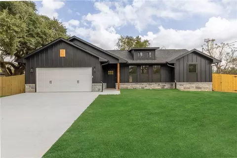 305 S Judson St, Navasota, TX 77868