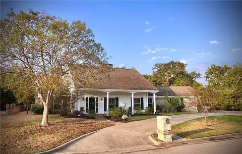 3616 Sunnybrook Ln, Bryan, TX 77802
