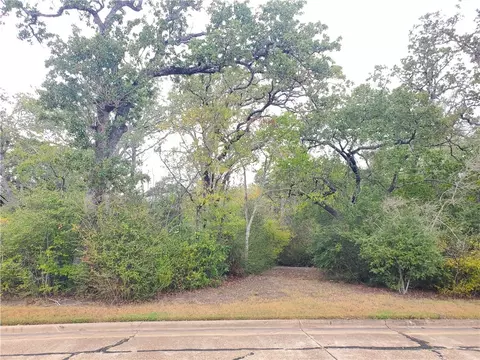 212 Greenway Dr, Bryan, TX 77801