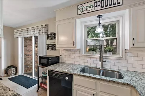 2911 Burning Tree Ct, Bryan, TX 77802 photo 11