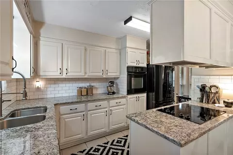 2911 Burning Tree Ct, Bryan, TX 77802 photo 9