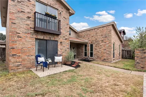 2911 Burning Tree Ct, Bryan, TX 77802