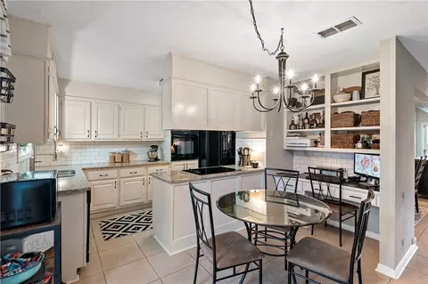 2911 Burning Tree Ct, Bryan, TX 77802 photo 12