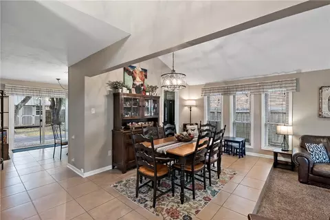 2911 Burning Tree Ct, Bryan, TX 77802 photo 4