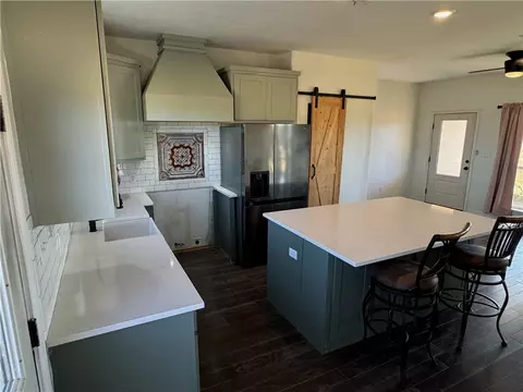 Kitchen - 8131 S Hickory Loop, Calvert, TX 77837 photo 3 of 4