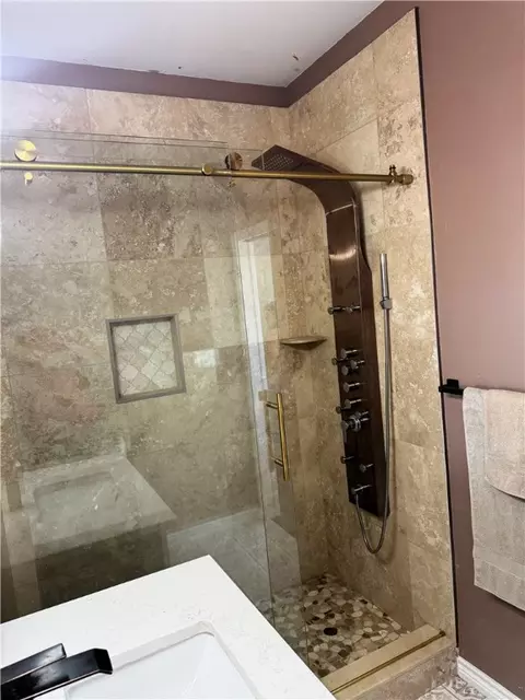 Bath - 8131 S Hickory Loop, Calvert, TX 77837 photo 2 of 3