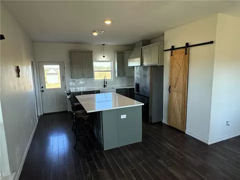 Kitchen - 8131 S Hickory Loop, Calvert, TX 77837 photo 4 of 4