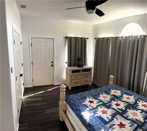 Bedroom - 8131 S Hickory Loop, Calvert, TX 77837 photo 2 of 4