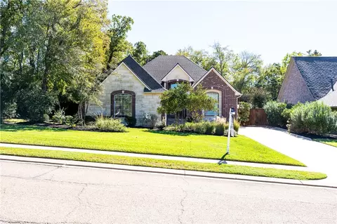 3200 Walnut Creek Ct, Bryan, TX 77807