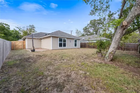 Exterior - 3501 Stevens Dr, Bryan, TX 77808 photo 6 of 7