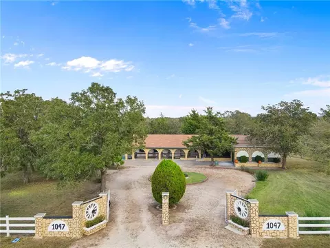 1047 Beaver Creek Dr, Caldwell, TX 77836