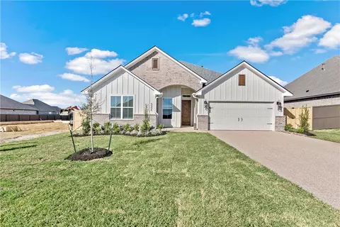 5006 Royal Arch Dr, Bryan, TX 77802