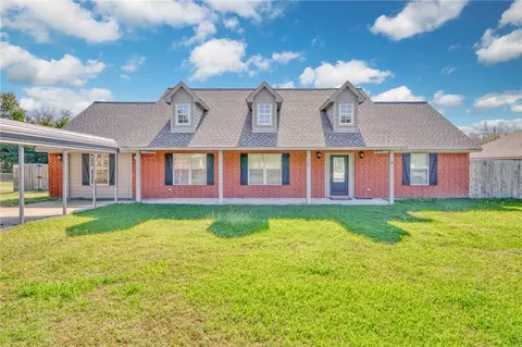 106 S Tammye Ln, Madisonville, TX 77864