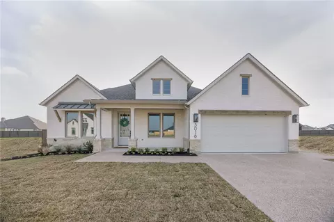 5016 Royal Arch Dr, Bryan, TX 77802
