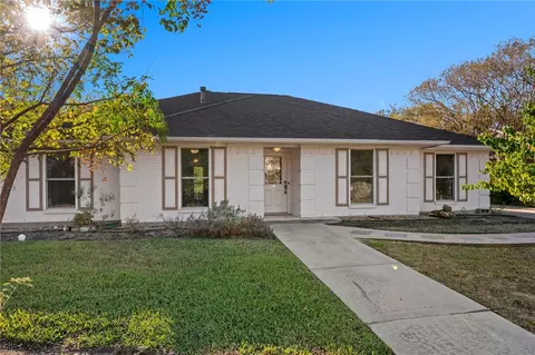2356 W Briargate Dr, Bryan, TX 77802