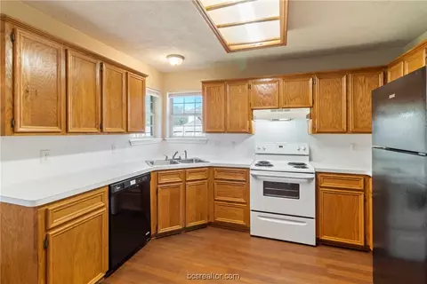 2521 Pinon Ct, Bryan, TX 77802 photo 9
