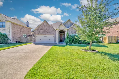 2121 Chestnut Oak Cir, College Station, TX 77845