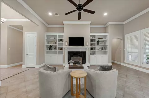 4301 Willowick Dr, Bryan, TX 77802