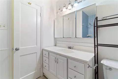 Bath - 903 North Ave, Bryan, TX 77802 photo 1 of 2