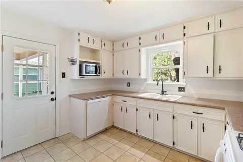 Kitchen - 903 North Ave, Bryan, TX 77802 photo 1 of 2