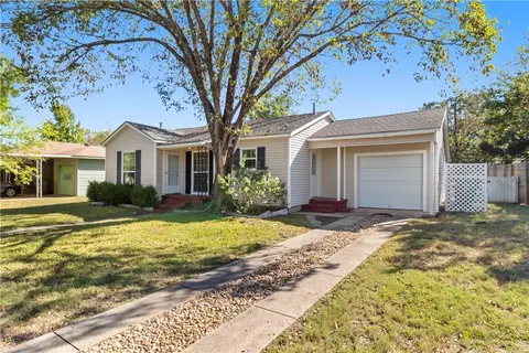 Exterior - 903 North Ave, Bryan, TX 77802 photo 2 of 6