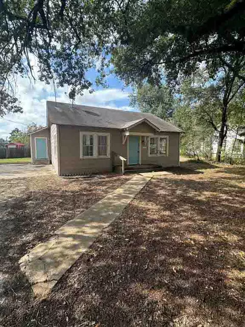 103 N Panama St, Madisonville, TX 77864