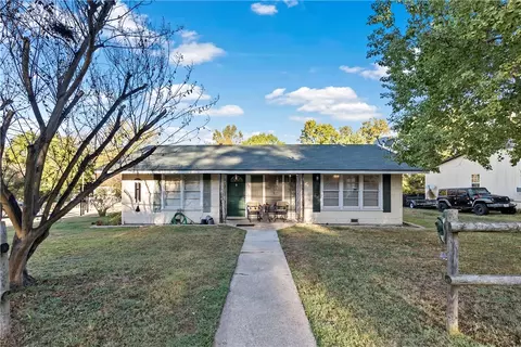 408 W Fawn St, Caldwell, TX 77836