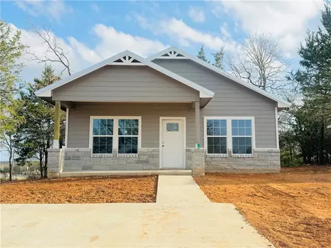 124 E Crestway St, Hearne, TX 77859