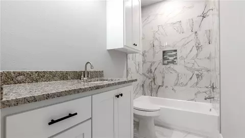 Bath - 1915 Marshall Ave, Bryan, TX 77803 photo 1 of 3