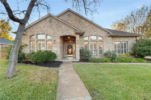 5002 Harbour Town Ct, College Station, TX 77845