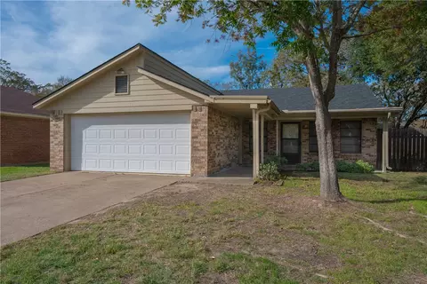 911 San Saba Dr, College Station, TX 77845