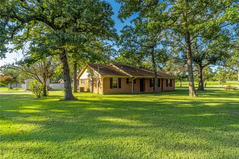 7826 Bowman Rd, Hearne, TX 77859