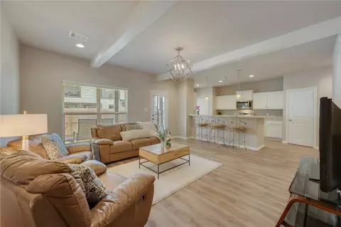517 Hayes Ln, College Station, TX 77845