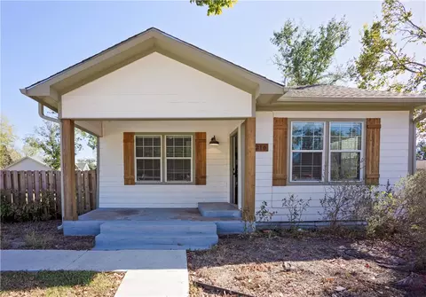 216 W Decherd St, Franklin, TX 77856