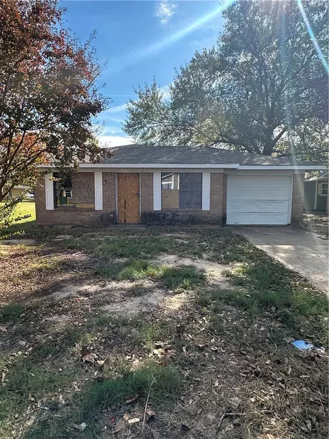 107 Missionary Cir, Hearne, TX 77859