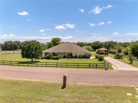 4316 Nighthawk Ct, Bryan, TX 77808
