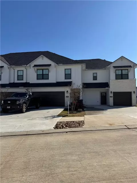 2106 Jax Dr, College Station, TX 77845